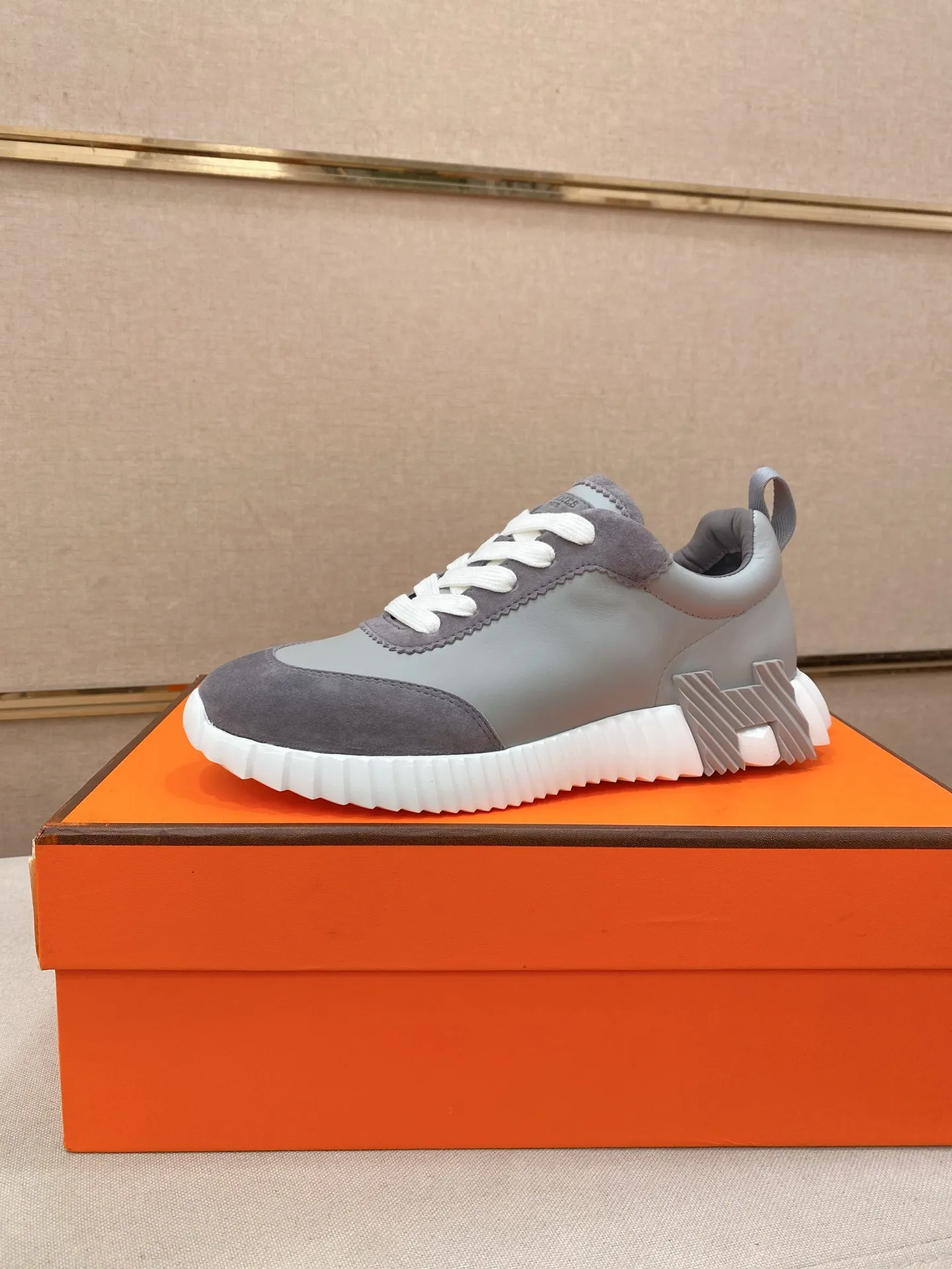 Men's clothing and shoes💰: 640💰《HERMES》【Classic Original Version】Hermès; Top 🔝 Purchasing Agency 🔍🔍Men's latest 🇺🇸 counters are on sale simultaneously, original imported from Italy ▲▲First-layer cowhide with suede cowhide ▲▲ (high-end and expensive Qi·Grade) Exquisite workmanship (Italian 🇮🇹Imported water-dyed 🐂cowhide lining) Sole: Original sole provided by the original factory, ⚠️Exclusive double-layer activity·TPR·Rubber·Combined molded outsole; Super·comfortable·wear-resistant·non-slip·environmental protection The real thing is more beautiful if you take the real thing (high quality, follow the order), you can enter and exit the counter at will * Code number: 39·40·41·42·43·44# (can be customized 38.45.46.)